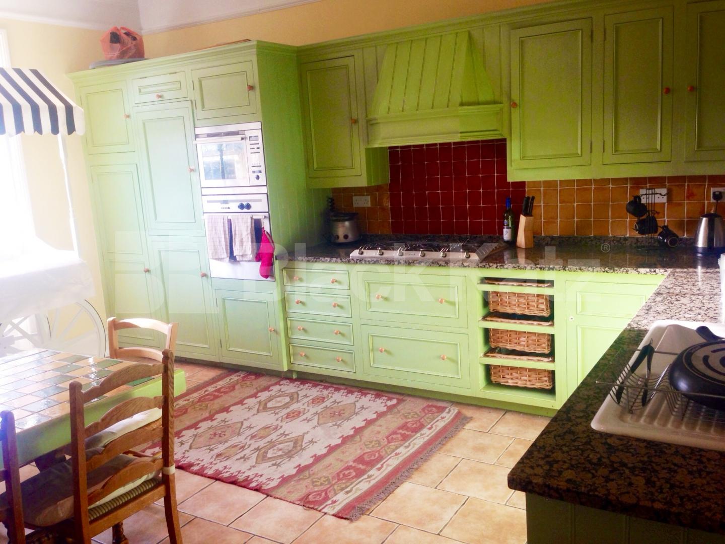 			NEW INSTRUCTION, 3 Bedroom, 1 bath, 1 reception Flat			 Elms Road, Clapham